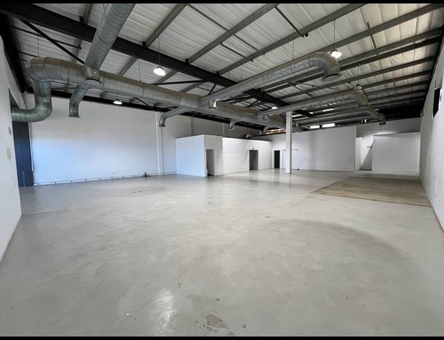 425M² SHOWROOM TO LET IN BALLITO DISTRICT
